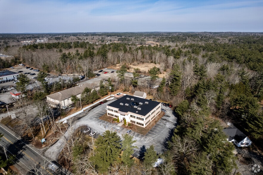 64 Schoosett St, Pembroke, MA à vendre - Aérien – Image 2 sur 5