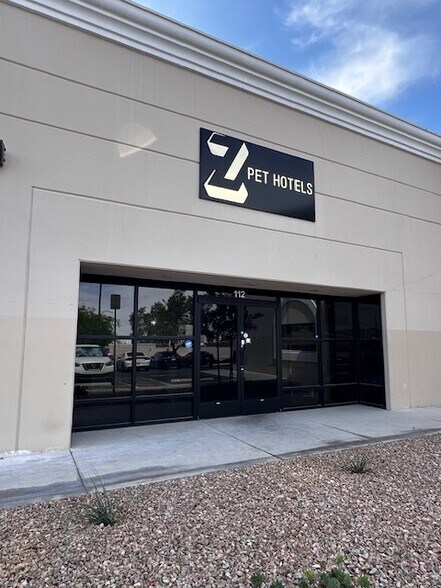 5275 Arville St, Las Vegas, NV à louer - Photo de l’immeuble – Image 3 sur 17