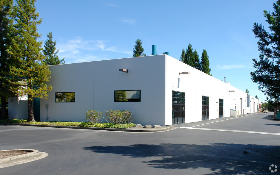 2331 Circadian Way, Santa Rosa, CA à vendre - Photo de l’immeuble – Image 2 sur 4
