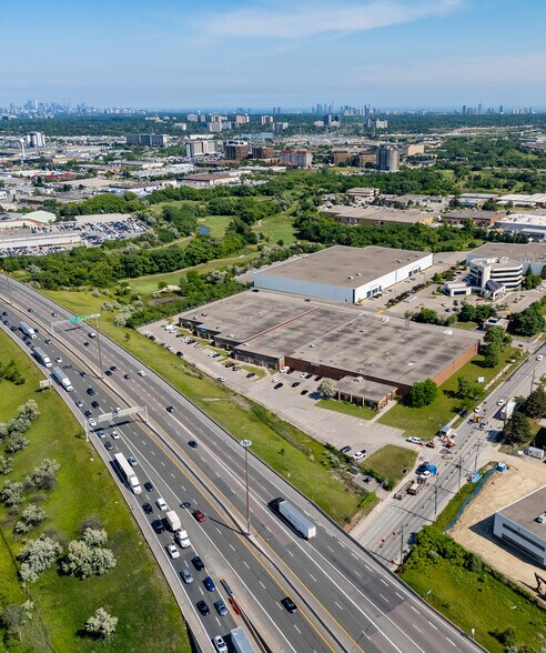 385-387 Carlingview Dr, Toronto, ON à vendre - Photo de l’immeuble – Image 1 sur 6