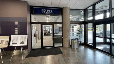 444 St Mary Ave, Winnipeg, MB à louer Hall d’entrée– Image 2 sur 7