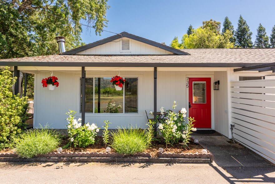 725–735 Lytton Station, Geyserville, CA à vendre - Photo de l’immeuble – Image 3 sur 56