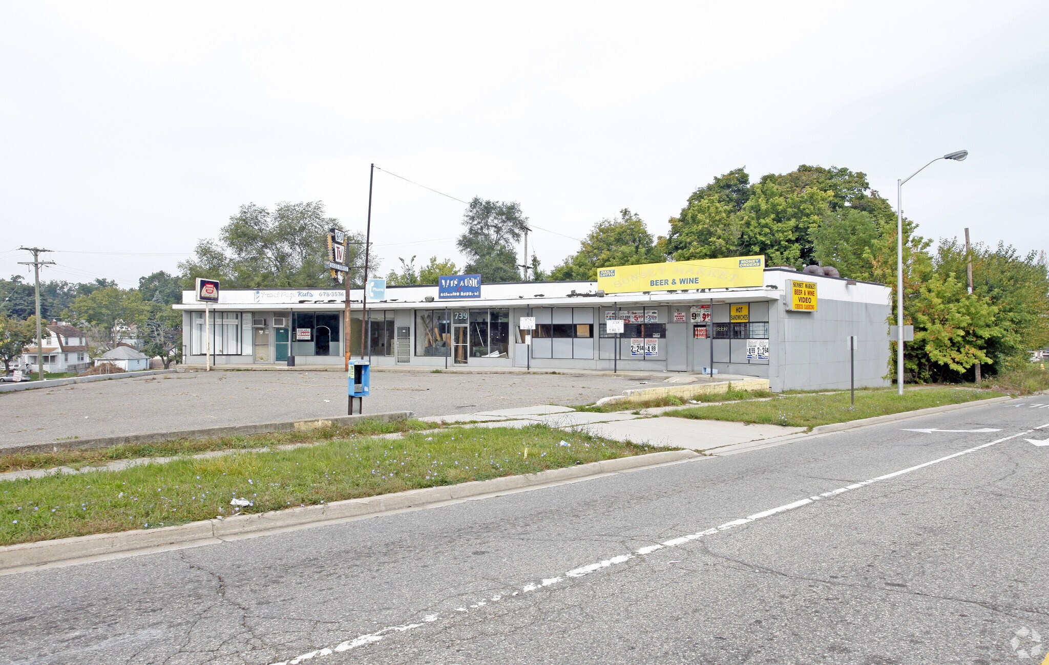 745 N Perry St, Pontiac, MI à louer Photo principale– Image 1 sur 4