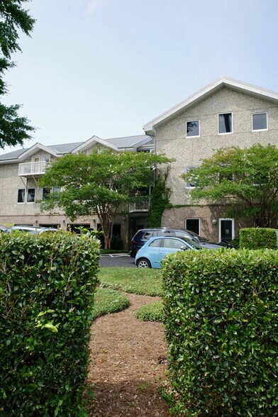 2018 Eastwood Rd, Wilmington, NC à louer - Photo de l’immeuble – Image 2 sur 27