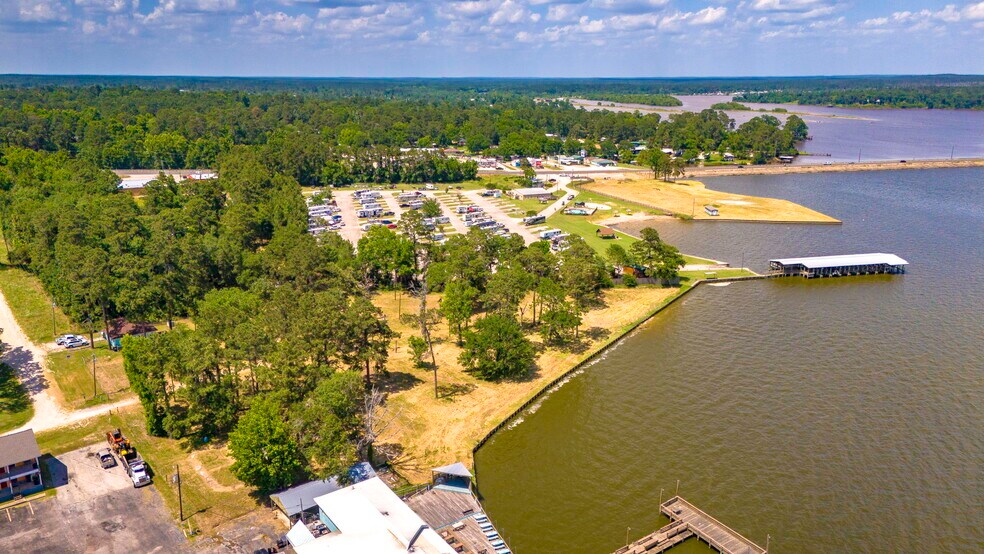 000 Shawnee Dr, Onalaska, TX à vendre - Photo de l’immeuble – Image 3 sur 6