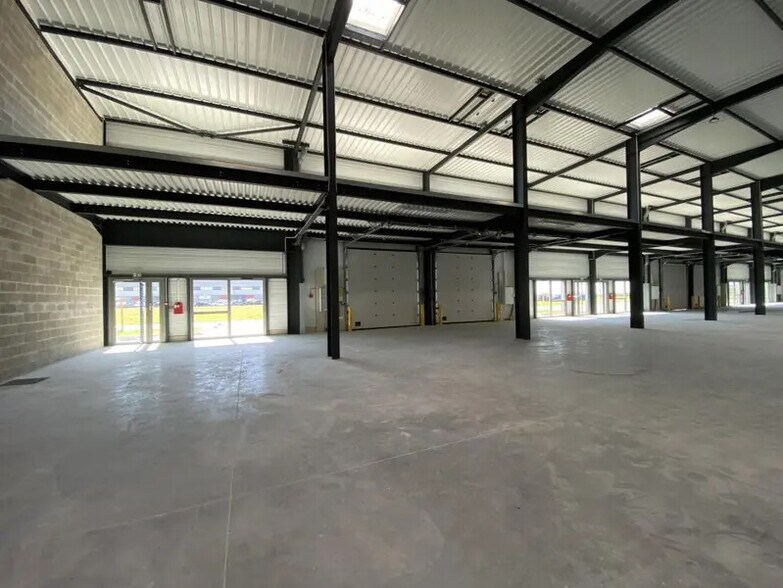 Local d’activités dans Aulnay-sous-Bois à louer - Photo de l’immeuble – Image 1 sur 12