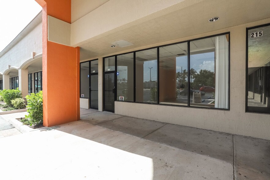 201-233 S Federal Hwy, Pompano Beach, FL à louer - Photo de l’immeuble – Image 3 sur 12