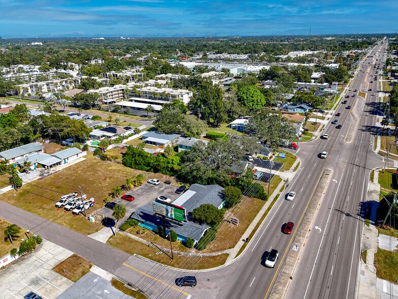 14385 Walsingham Rd, Largo, FL à vendre - Photo de l’immeuble – Image 2 sur 23