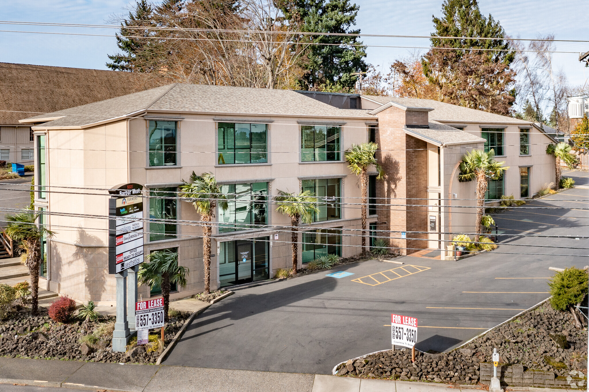 9221 SW Barbur Blvd, Portland, OR à louer Photo de l’immeuble– Image 1 sur 6
