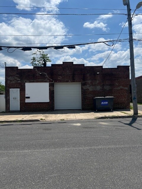 211 W 2nd St, Chester, PA à louer Photo de l’immeuble– Image 1 sur 8