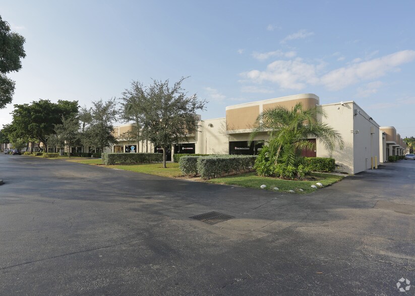 205-279 Goolsby Blvd, Deerfield Beach, FL à louer - Photo de l’immeuble – Image 1 sur 41