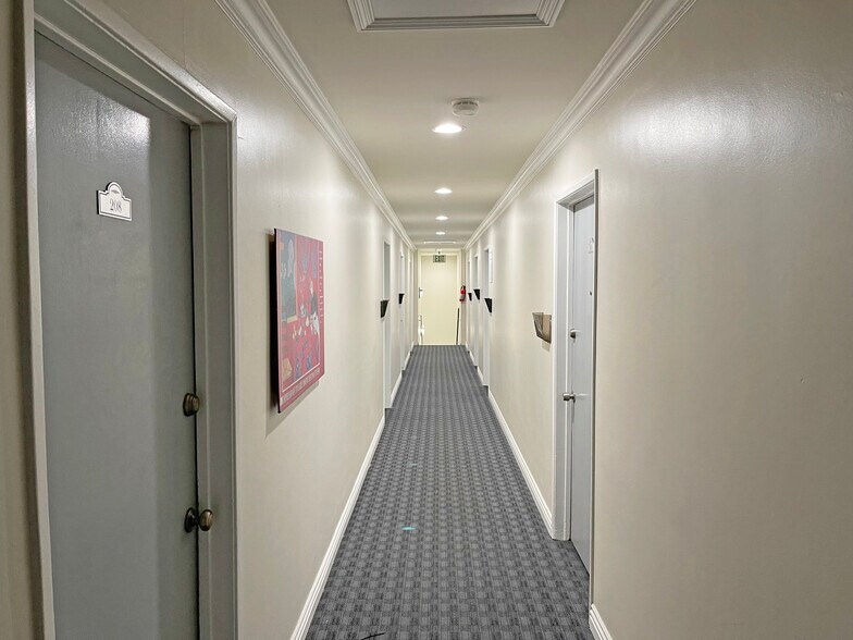 11350 Ventura Blvd, Studio City, CA à louer - Photo intérieure – Image 2 sur 8