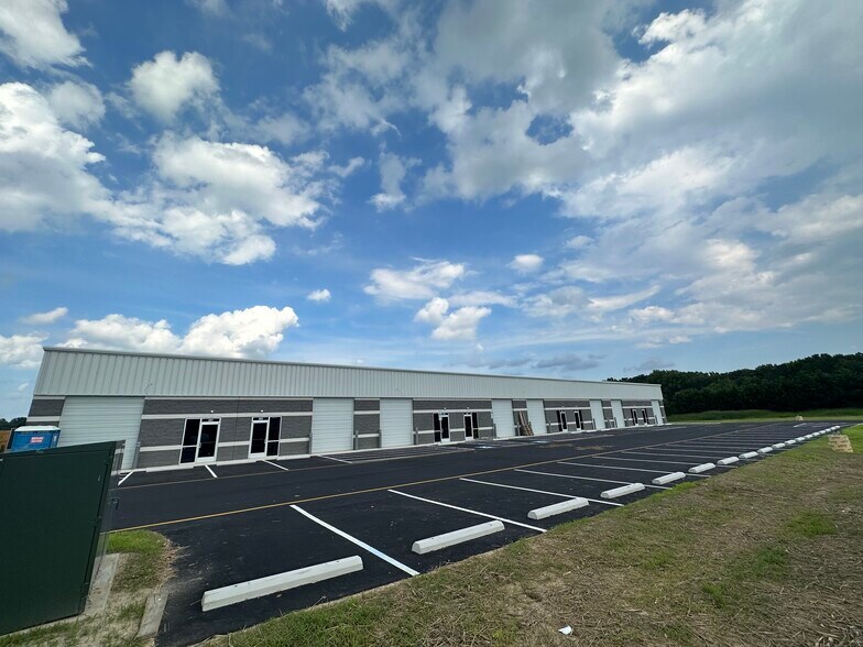8141 Pine Ridge Rd, Mechanicsville, VA à louer - Photo de l’immeuble – Image 3 sur 30