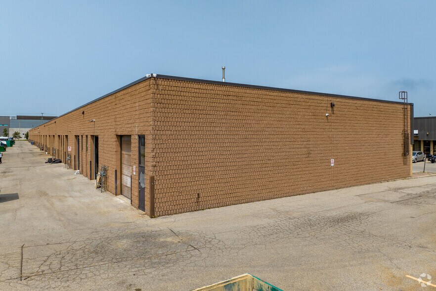 1060 Britannia Rd E, Mississauga, ON à vendre - Photo de l’immeuble – Image 2 sur 4