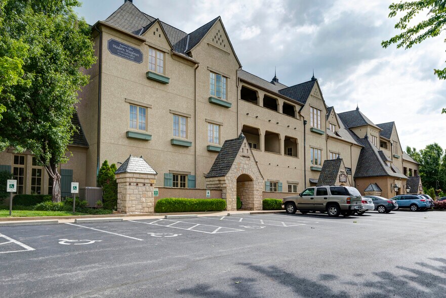 1531 E Bradford Pky, Springfield, MO à louer - Photo de l’immeuble – Image 2 sur 30
