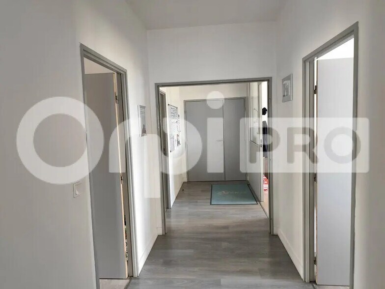 Bureau dans Saint-Junien à louer - Photo de l’immeuble – Image 2 sur 6