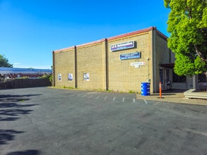 170 Ford Way, Novato, CA à louer Photo de l’immeuble– Image 1 sur 6