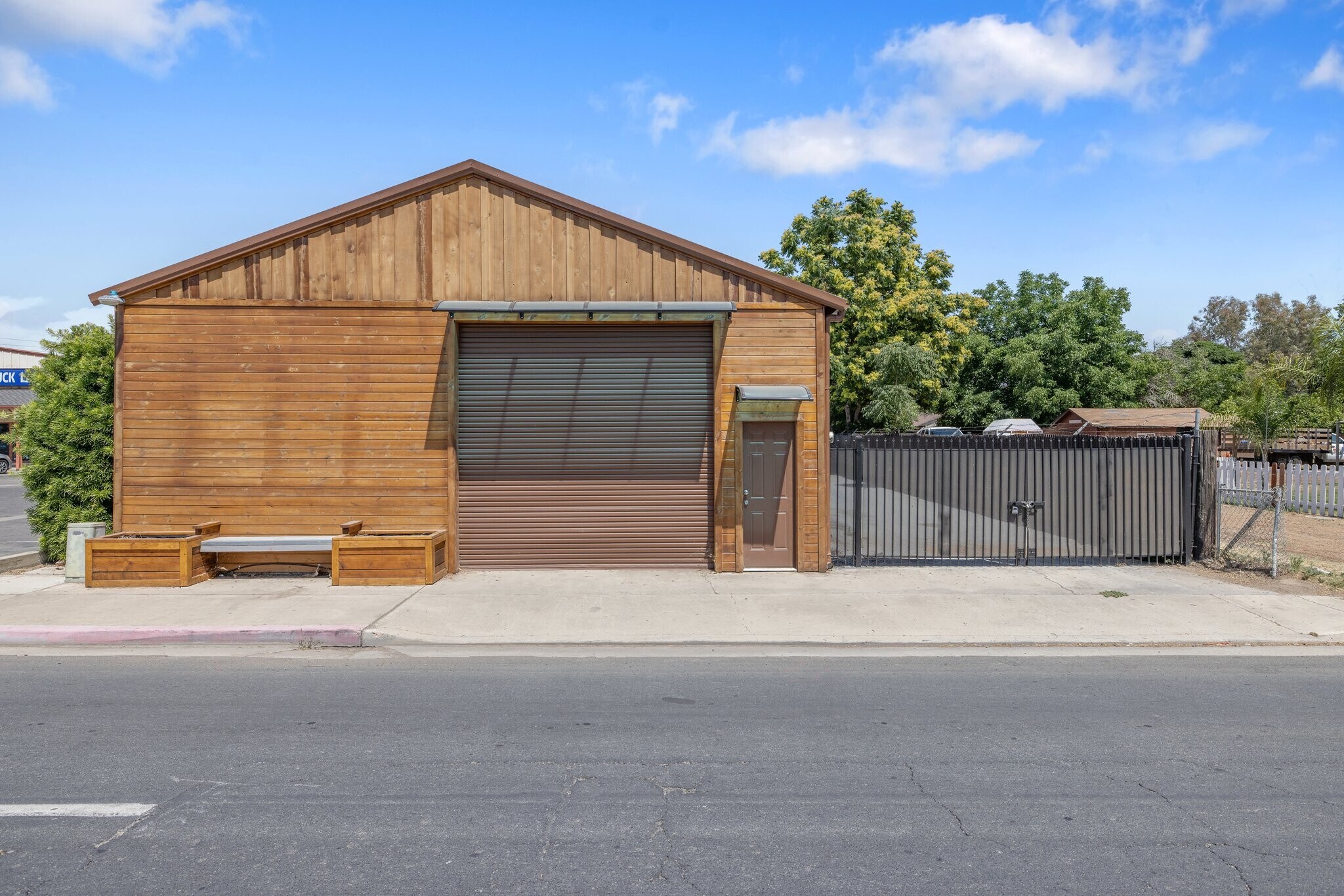 210 S Farmersville Blvd, Farmersville, CA à vendre Photo principale– Image 1 sur 21