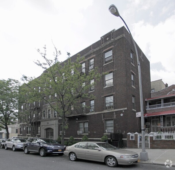 394 Utica Ave, Brooklyn, NY à louer - Photo de l’immeuble – Image 1 sur 1