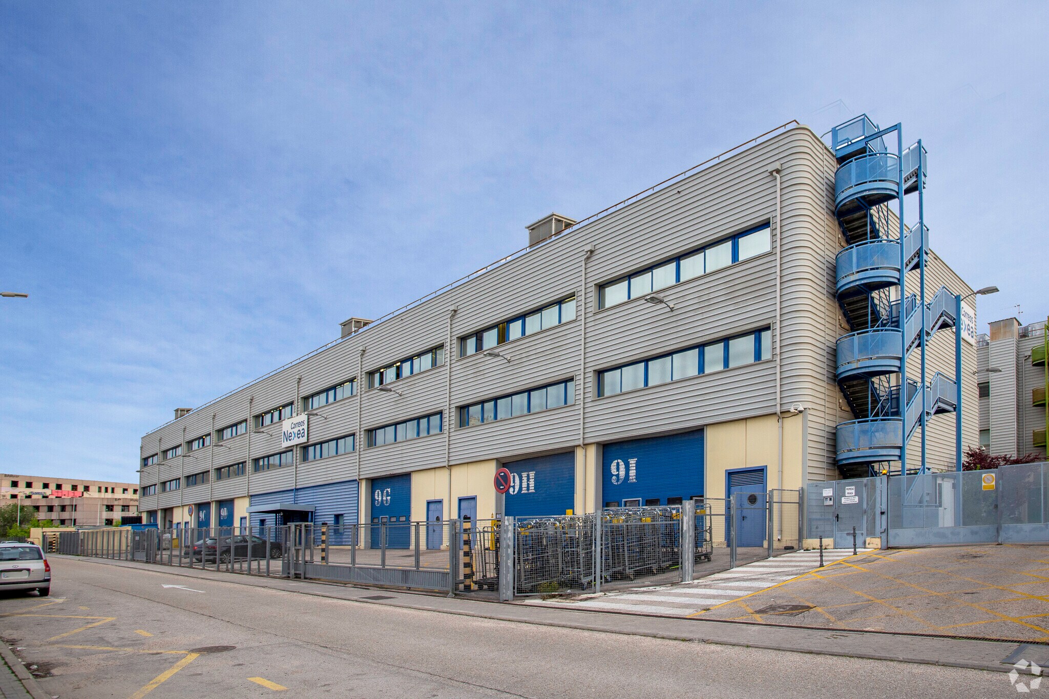 Calle de Rejas, 9, Madrid, Madrid à louer Photo de l’immeuble– Image 1 sur 2