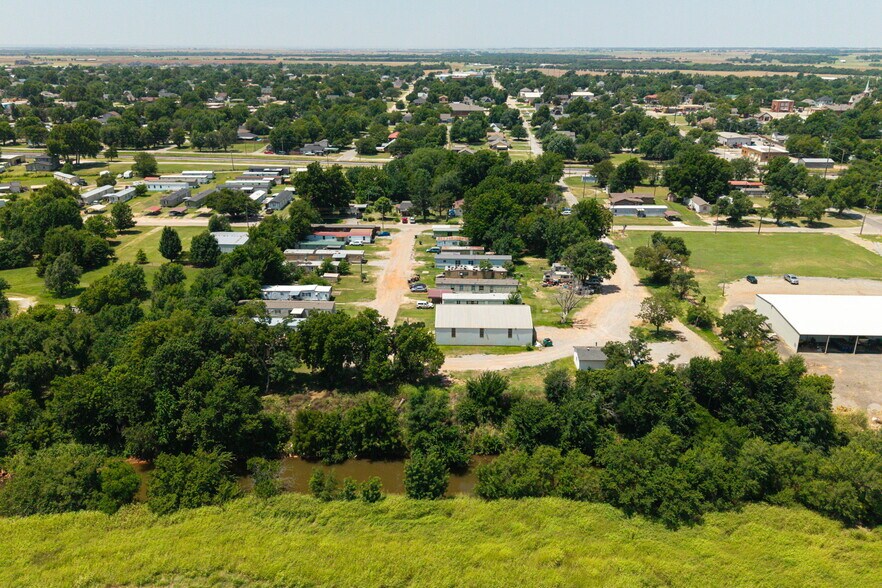 603 S 3rd St, Kingfisher, OK à vendre - Photo de l’immeuble – Image 3 sur 30