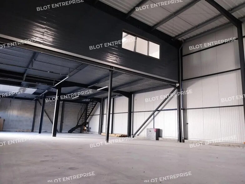 Local d'activités dans Sarzeau à vendre - Photo de l’immeuble – Image 3 sur 5