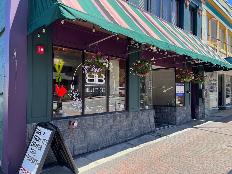 117 E 1st St, Port Angeles, WA à louer - Photo de l’immeuble – Image 2 sur 13