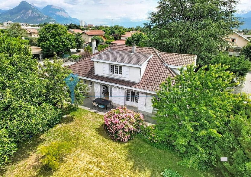 Local d'activités dans Seyssins à vendre - Photo de l’immeuble – Image 3 sur 16