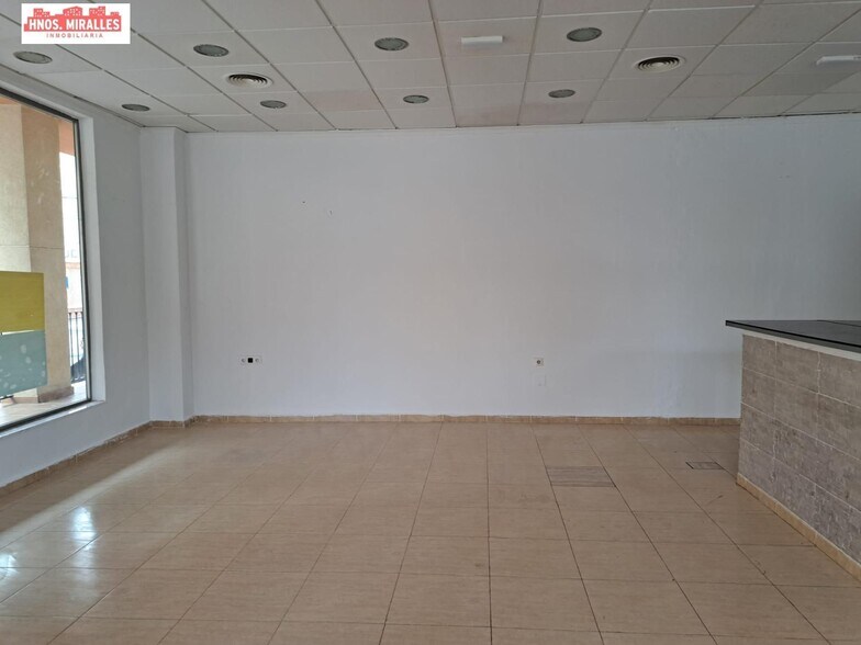 Local commercial dans Dolores, Alicante à vendre - Photo de l’immeuble – Image 3 sur 12