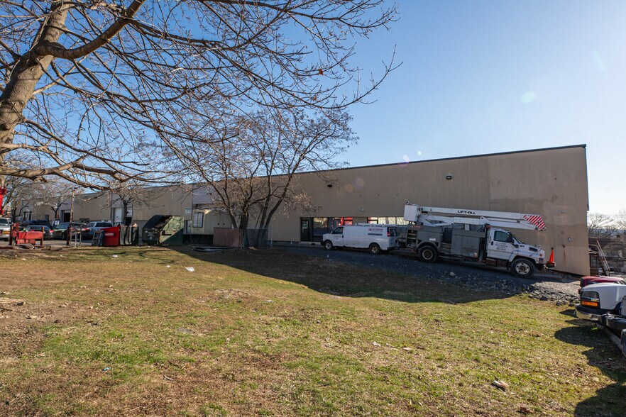 310 Roosevelt Ave, Spring Valley, NY à louer - Photo de l’immeuble – Image 2 sur 28