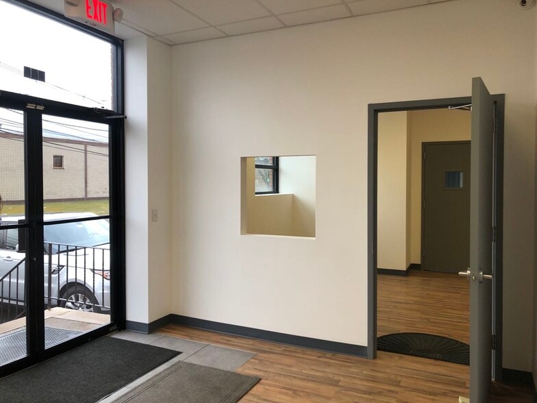 746 Gotham Pky, Carlstadt, NJ à louer - Photo intérieure – Image 2 sur 9