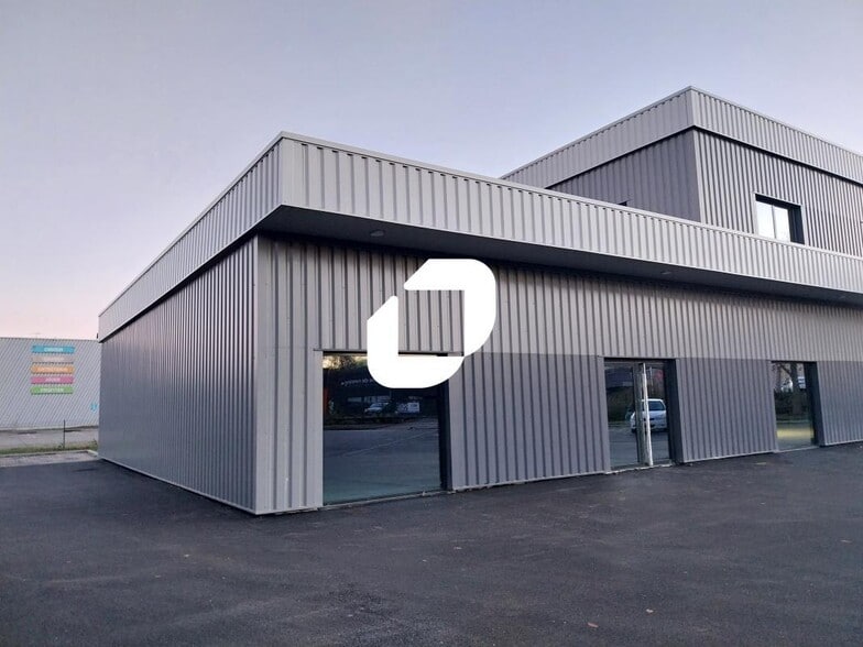 139 Rue Isaac Asimov, Bourgoin-Jallieu à louer - Photo de l’immeuble – Image 2 sur 21