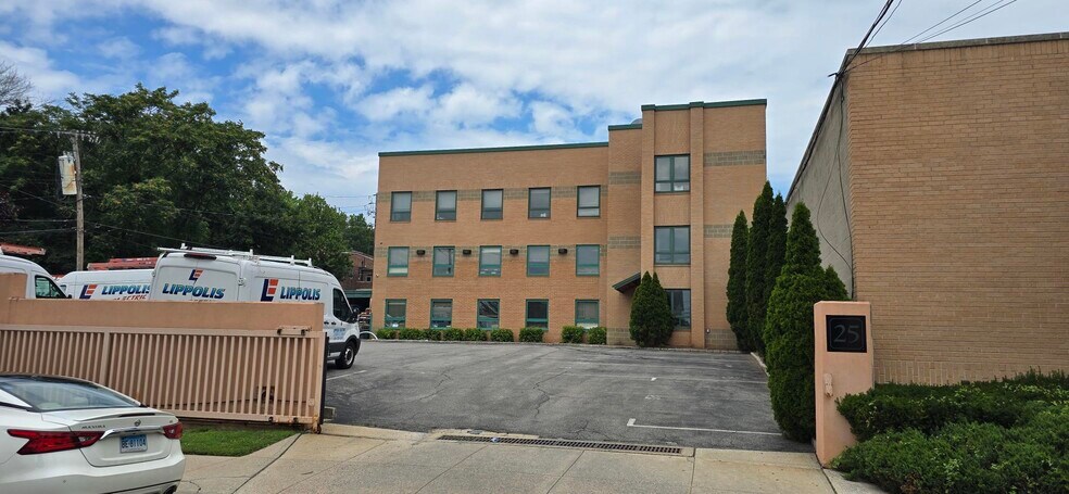 25 7th St, Pelham, NY à vendre - Photo de l’immeuble – Image 2 sur 12
