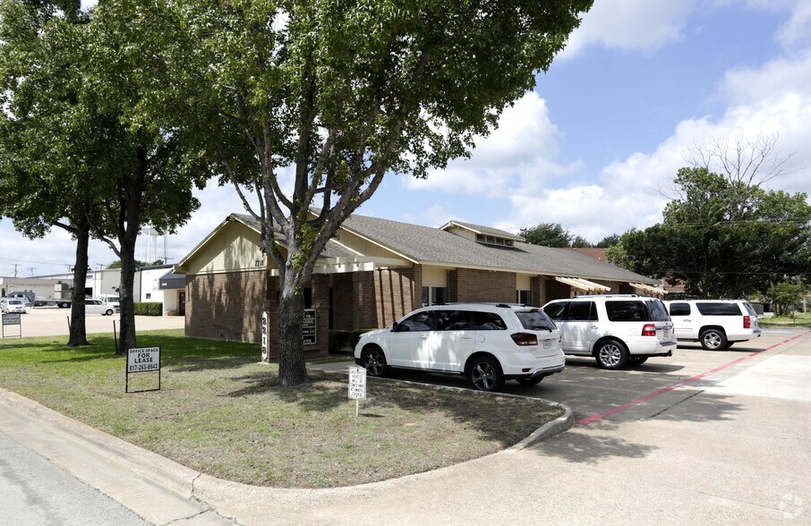 2218 Michigan Ave, Arlington, TX à vendre - Photo de l’immeuble – Image 2 sur 8