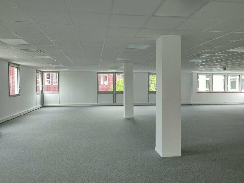 Bureau dans Montigny-le-Bretonneux à louer - Photo intérieure – Image 3 sur 4