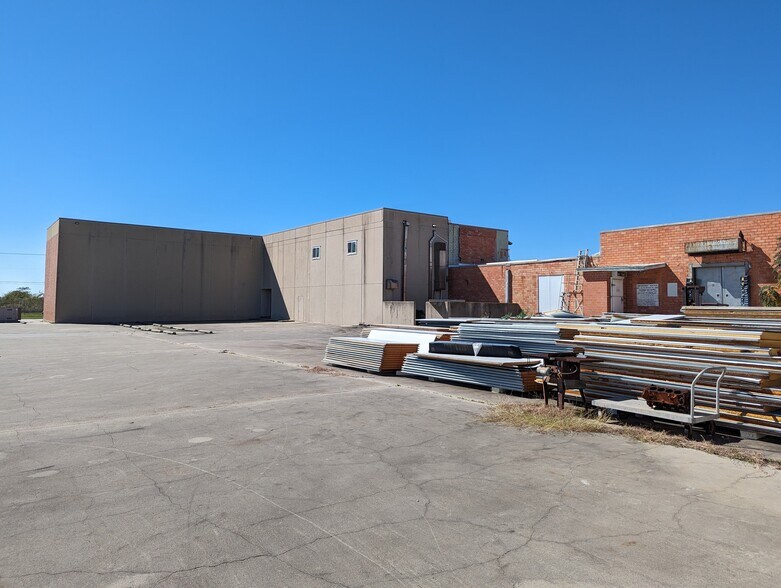 230 Maddox, Aransas Pass, TX à louer - Photo de l’immeuble – Image 3 sur 7