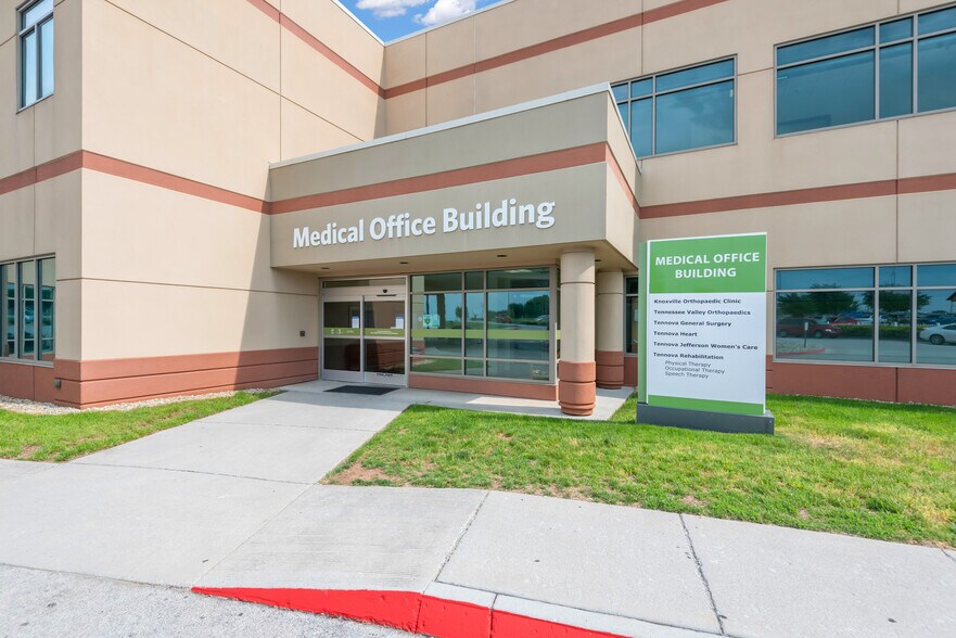 120 Hospital Dr, Jefferson City, TN à louer - Photo de l’immeuble – Image 3 sur 10
