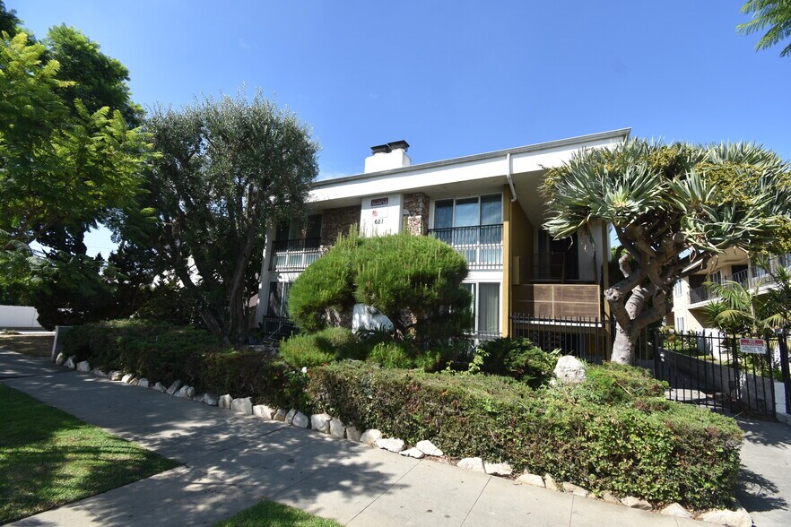 621 S Osage Ave, Inglewood, CA à vendre - Photo de l’immeuble – Image 3 sur 11