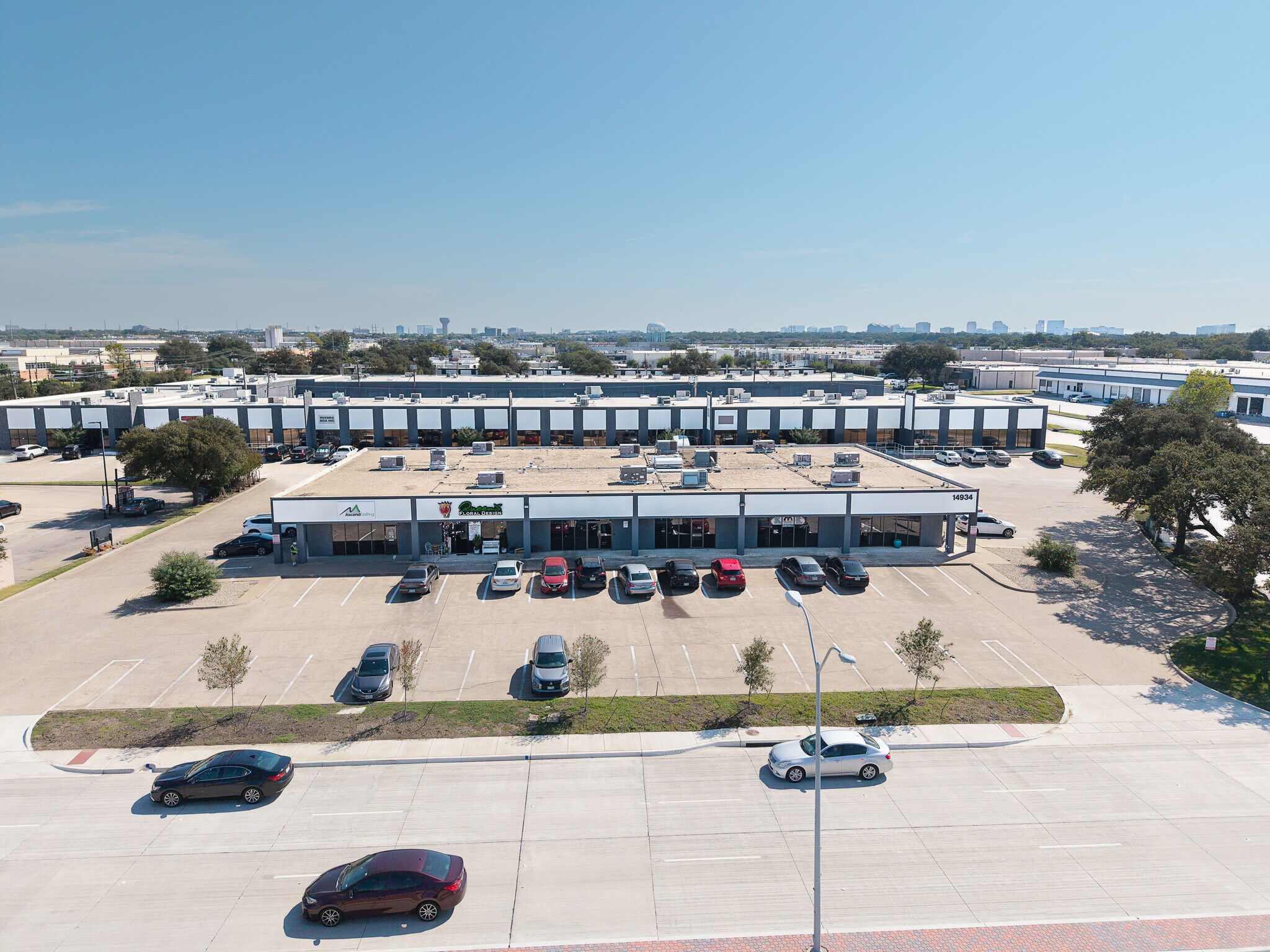 14934 Webb Chapel Rd, Farmers Branch, TX à vendre Photo de l’immeuble– Image 1 sur 16