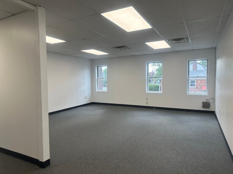 7 Northern Blvd, Great Neck, NY à louer - Photo intérieure – Image 2 sur 5