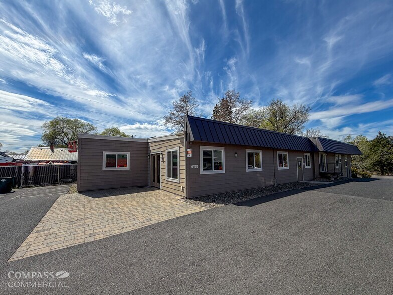 2524 NE Division St, Bend, OR à louer - Photo de l’immeuble – Image 3 sur 3