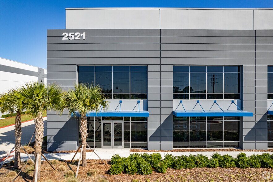 2440 Peterson Rd, Apopka, FL à louer - Photo de l’immeuble – Image 3 sur 6