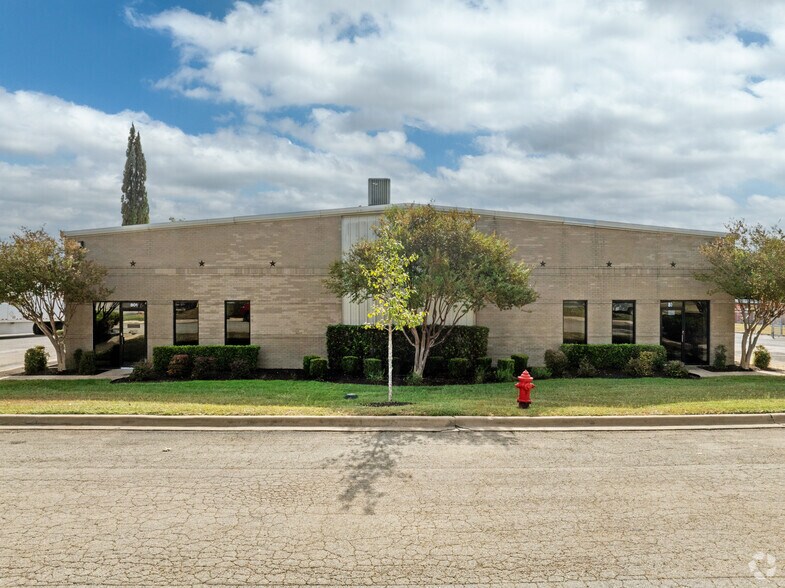 7303 Burleson Rd, Austin, TX à louer - Photo principale – Image 2 sur 12