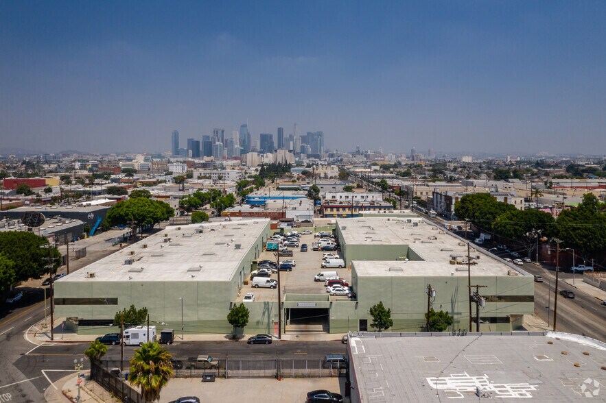 3490 S Broadway, Los Angeles, CA à louer - Photo de l’immeuble – Image 3 sur 21
