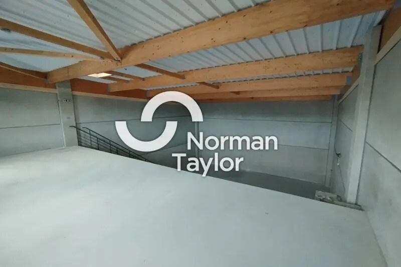 Local d’activités dans Vailhauquès à louer - Photo de l’immeuble – Image 2 sur 7