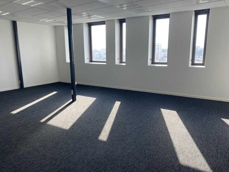 Bureau dans Caen à louer - Photo de l’immeuble – Image 3 sur 4