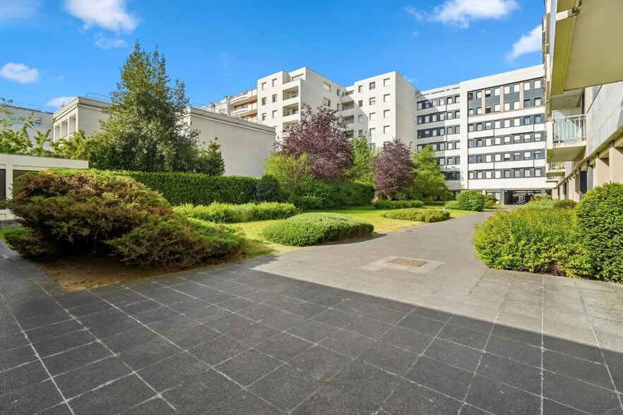 102 Avenue Marceau, Courbevoie à louer - Photo de l’immeuble – Image 2 sur 14