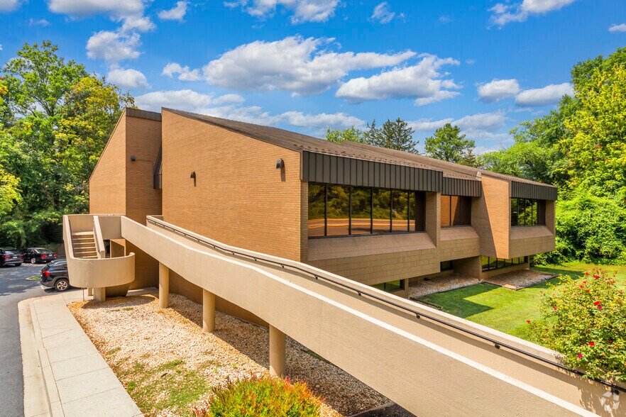 11404 Old Georgetown Rd, Rockville, MD à louer - Photo de l’immeuble – Image 1 sur 5