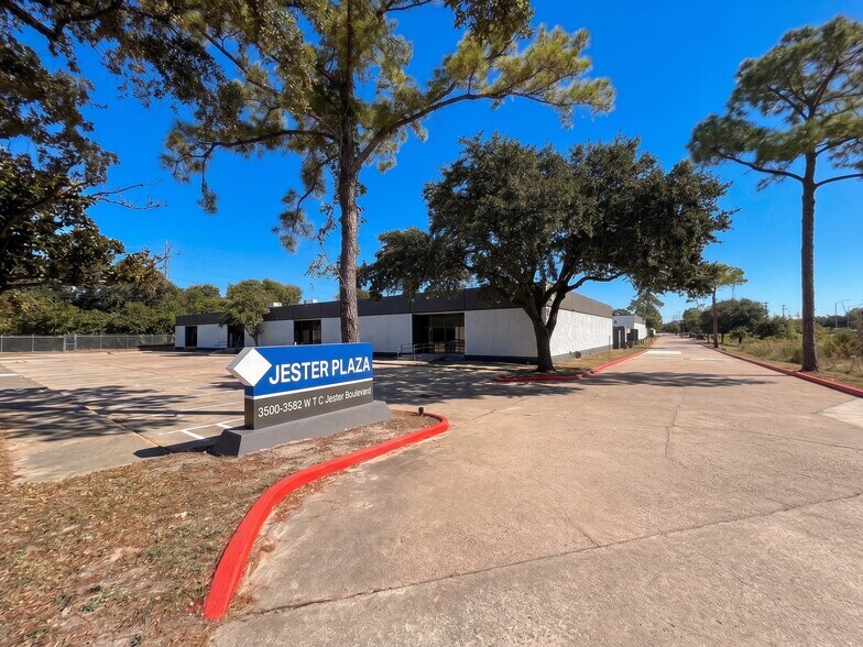 3548-3564 W TC Jester Blvd, Houston, TX à louer - Photo de l’immeuble – Image 2 sur 8