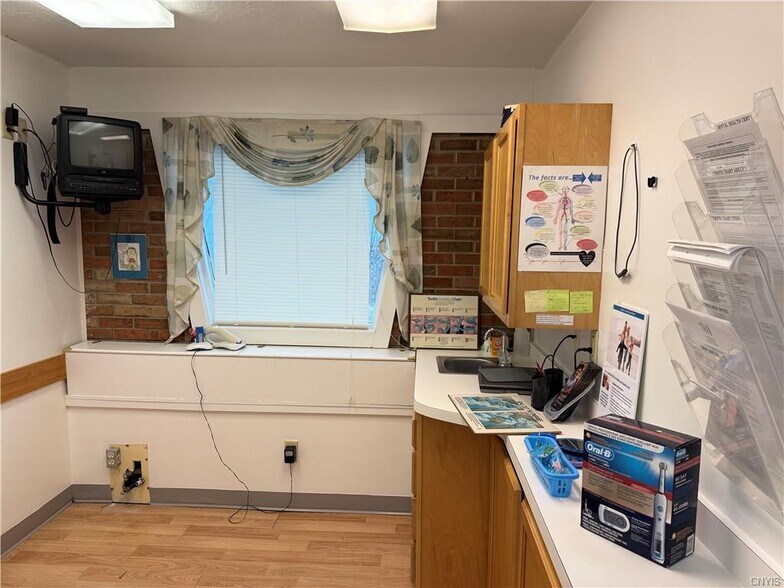 140 Eastern Blvd, Watertown, NY à vendre - Photo de l’immeuble – Image 3 sur 14